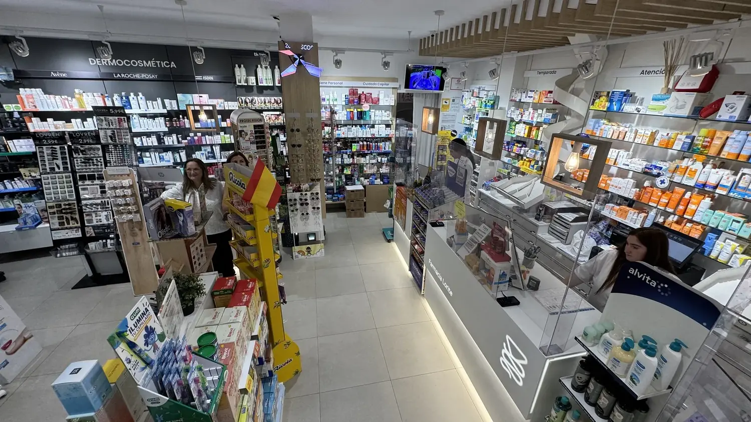 Zona de dermocosmética de la Farmacia Lorite
